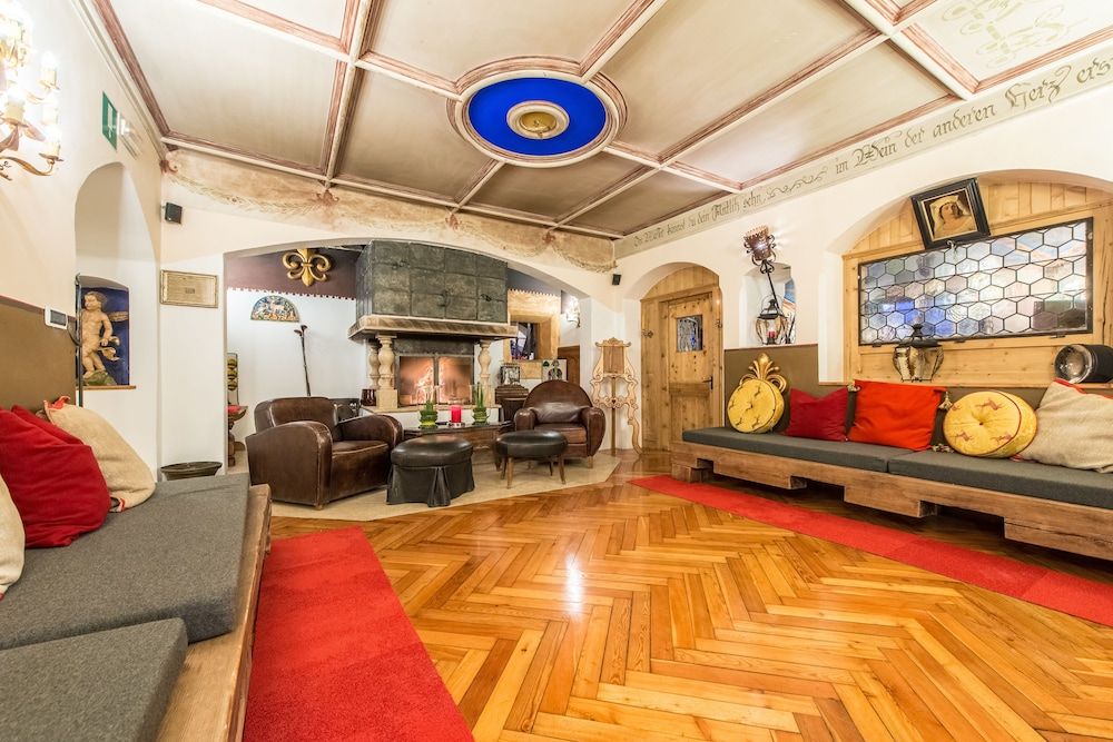 Adler Suite & Stube 2