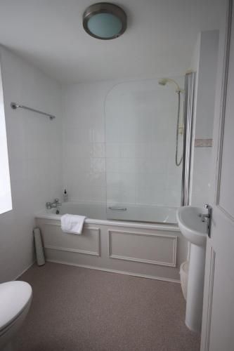 Inglestone House Guest House 3