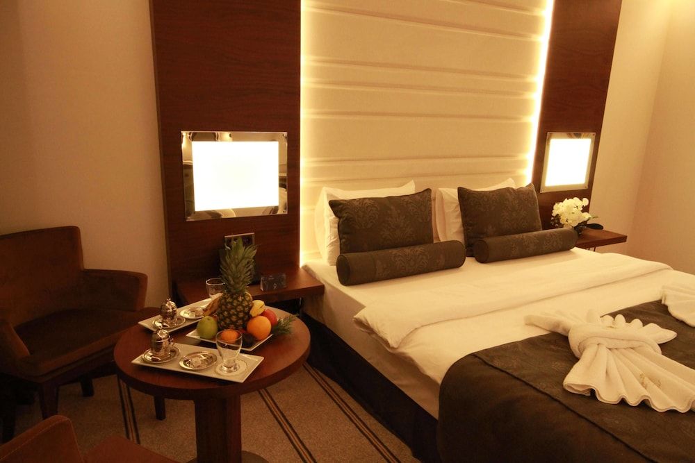 Sky Tower Deluxe Hotel 3