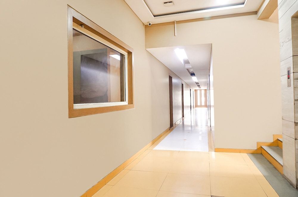 Fabhotel Classic Executive 2