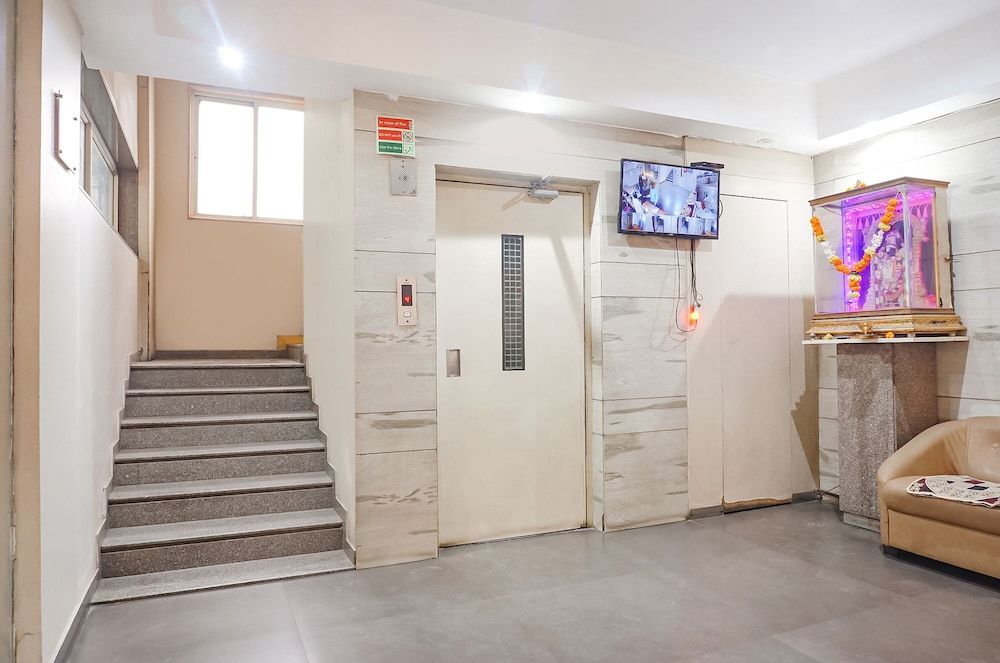 Fabhotel Classic Executive 3