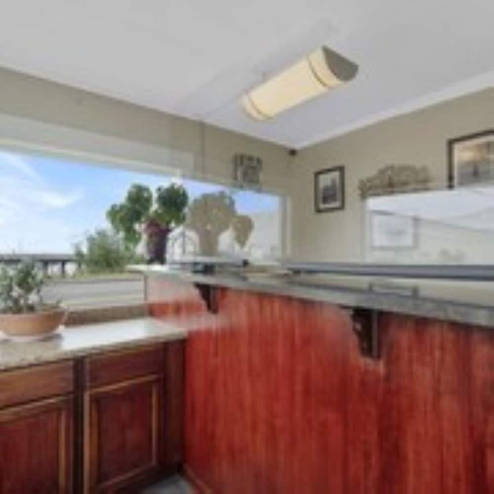 Astoria Rivershore Motel 2