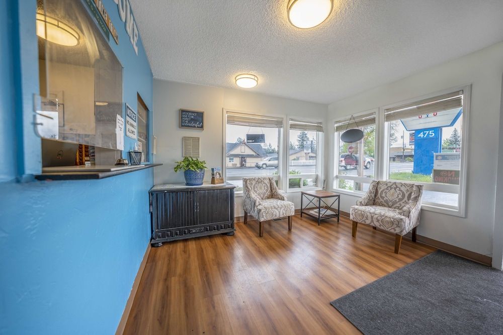 Royal Gateway Motel By OYO 2