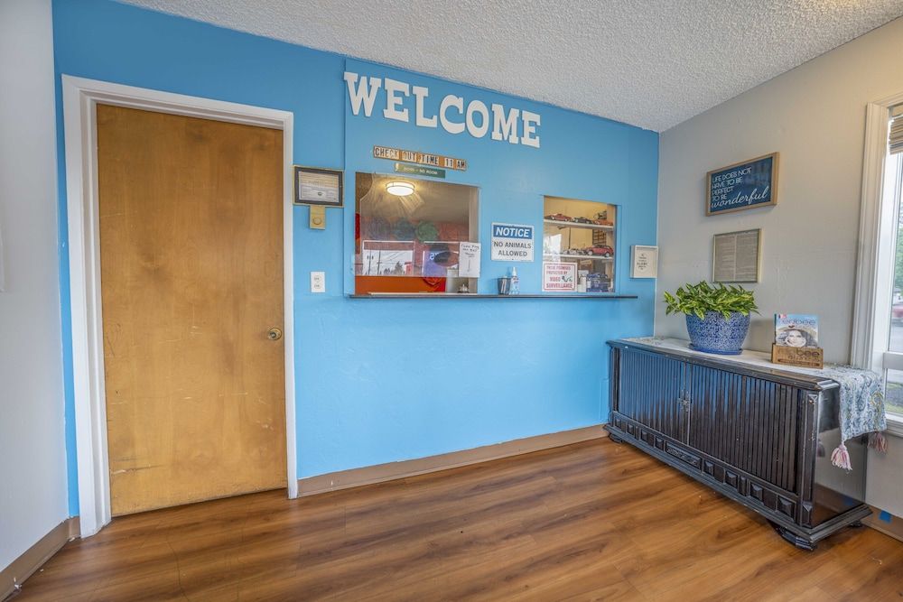 Royal Gateway Motel By OYO 3