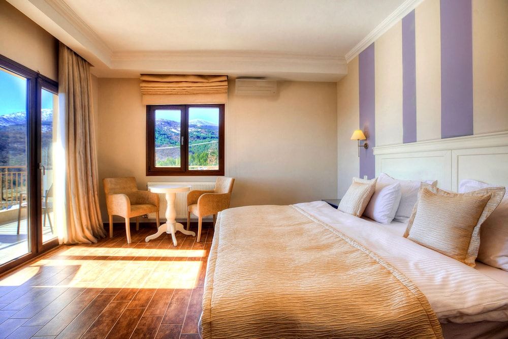 Enastron View Hotel 4 estrelas em Castória