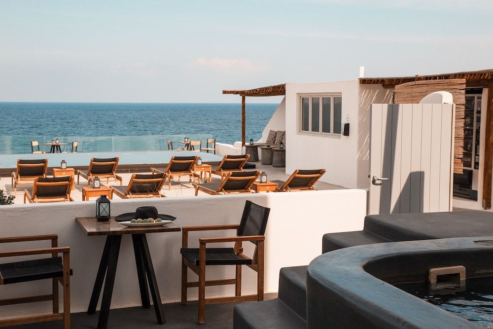 Almyra Oia Suites 3