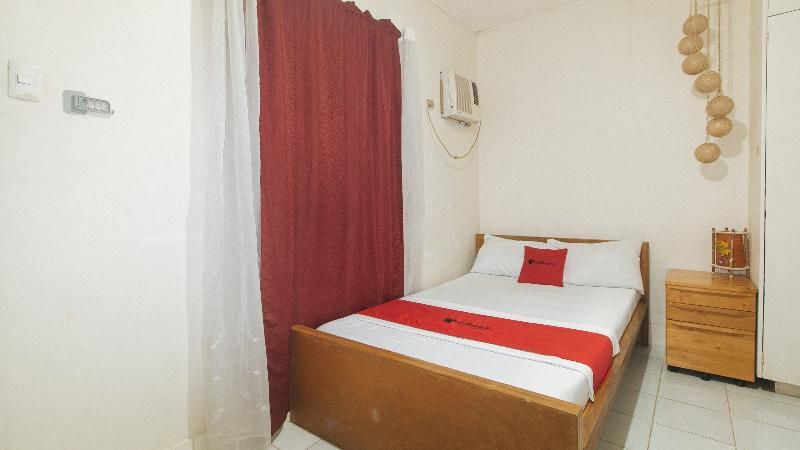 Reddoorz @ The V'jour Hotel Angeles 3