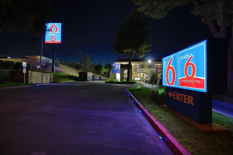 Motel 6 Barstow 2