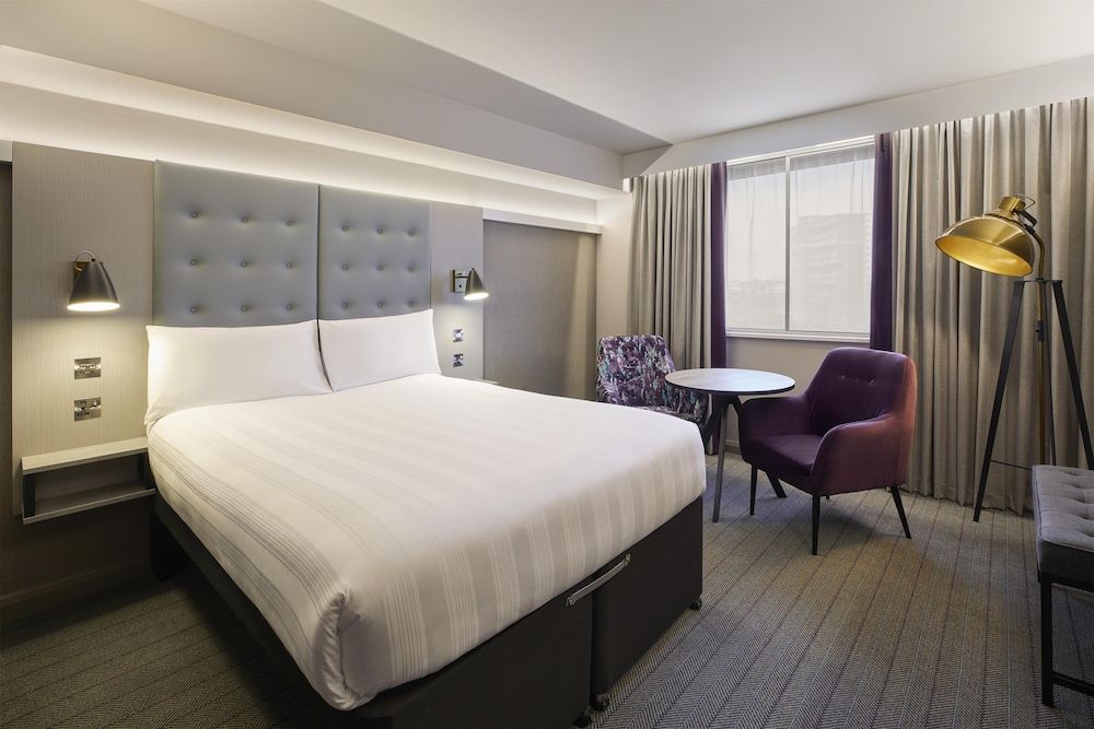 Premier Inn Cardiff West 2