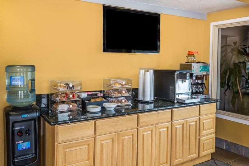 Knights Inn Newport 3