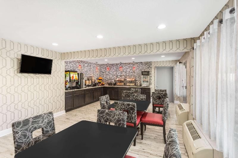 Clarion Pointe Greensboro Coliseum Area 2