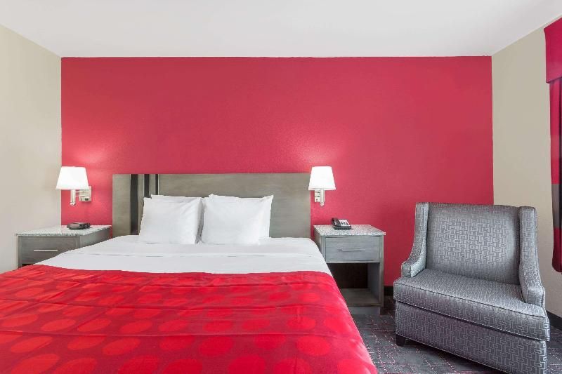 Clarion Pointe Greensboro Coliseum Area 3