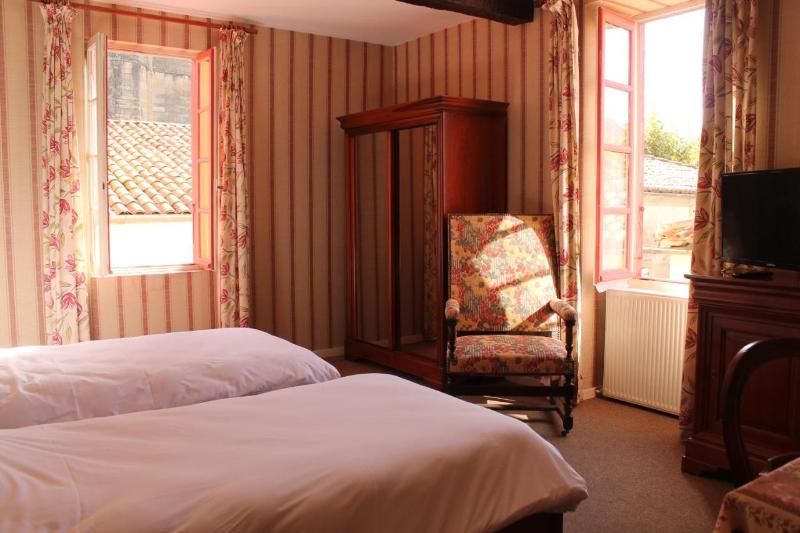 Logis Hotel Le Commerce 3