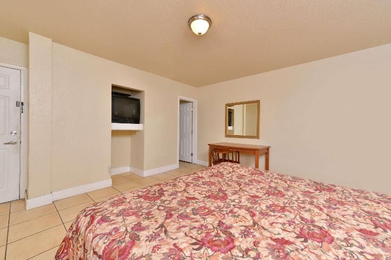 Rodeway Inn Stockton Area 3