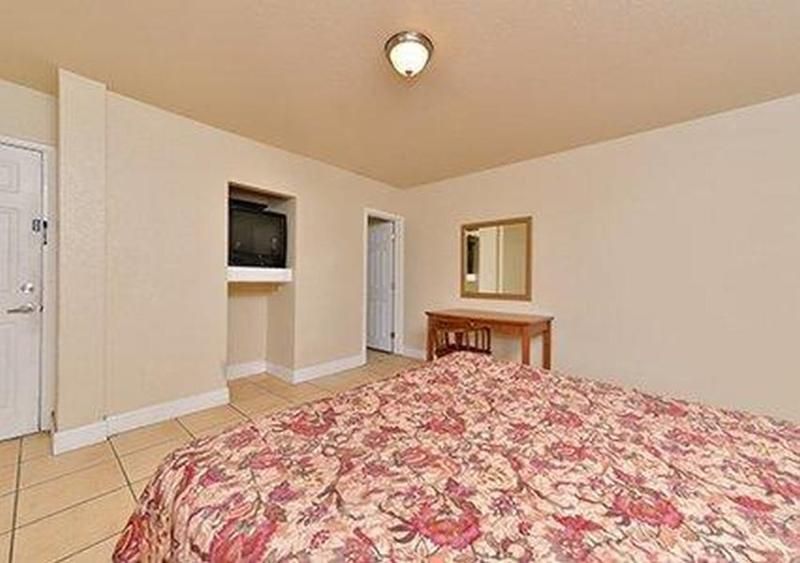 Rodeway Inn Stockton Area 2