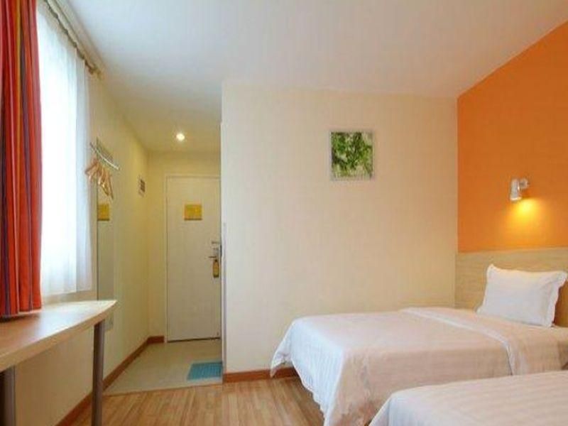 7 Days Inn Harbin Railway Station Zhanqian Square 2 estrellas en Harbin
