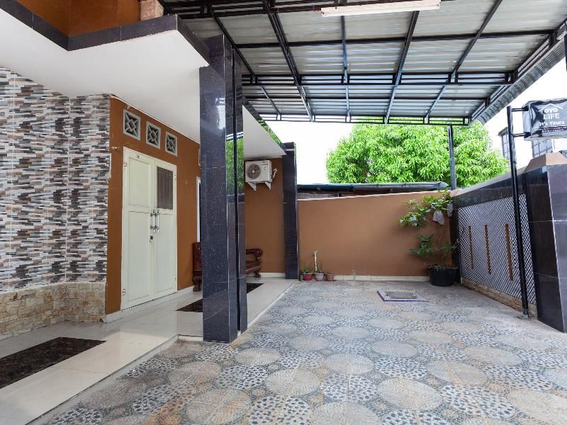 Oyo Life 2923 Lavenia Kost 2 3