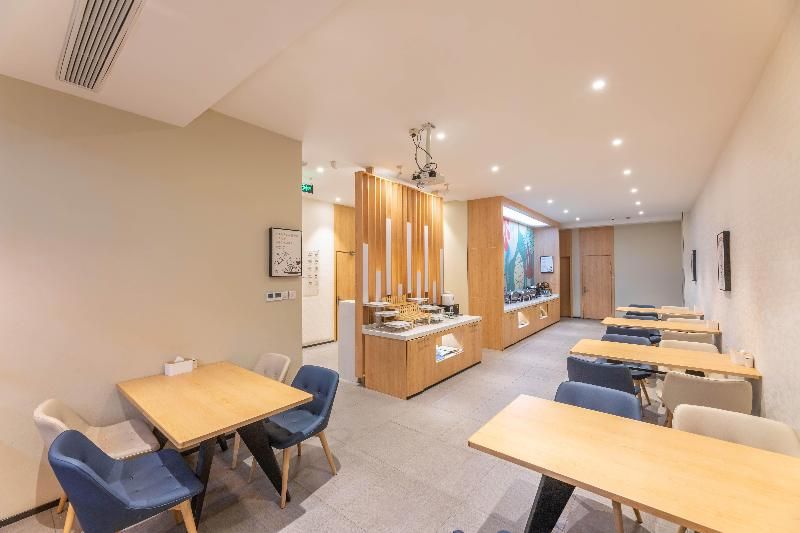 Hanting Hotel (Suzhou Sanxiang Square Station) 2