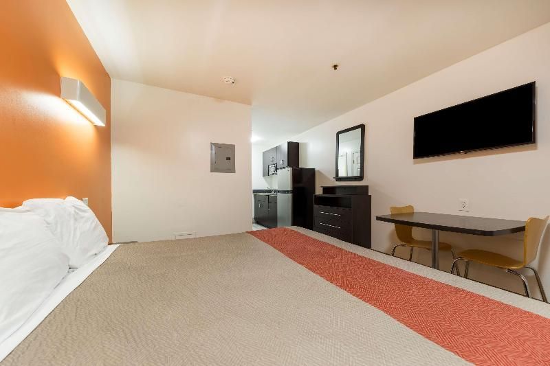 Motel 6 Greenville, SC 2