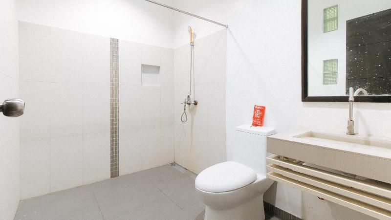 RedDoorz @ EL Highway Hotel Bulacan 1