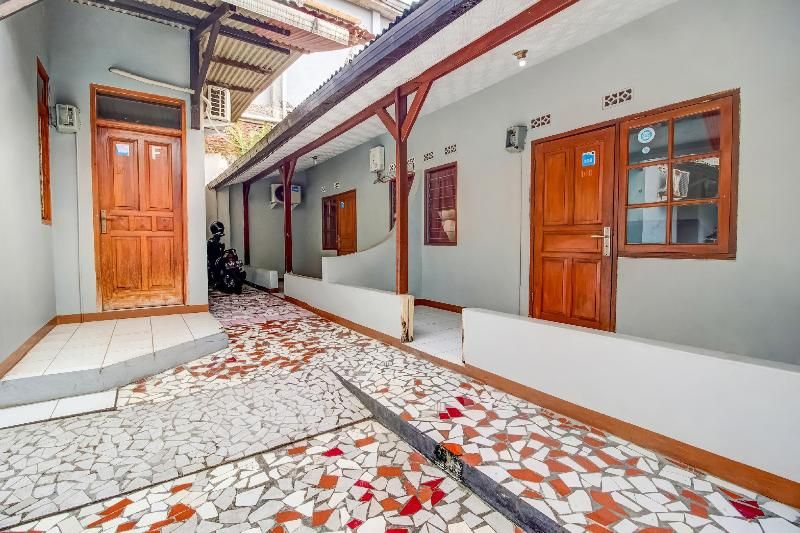 OYO 3750 Elder Guest House 2 estrellas en Bandung