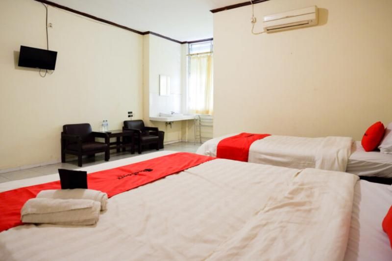 RedDoorz @ Hotel Citra Indah 3