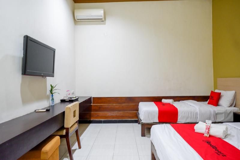 RedDoorz Plus @ Hotel Asih UNY 2