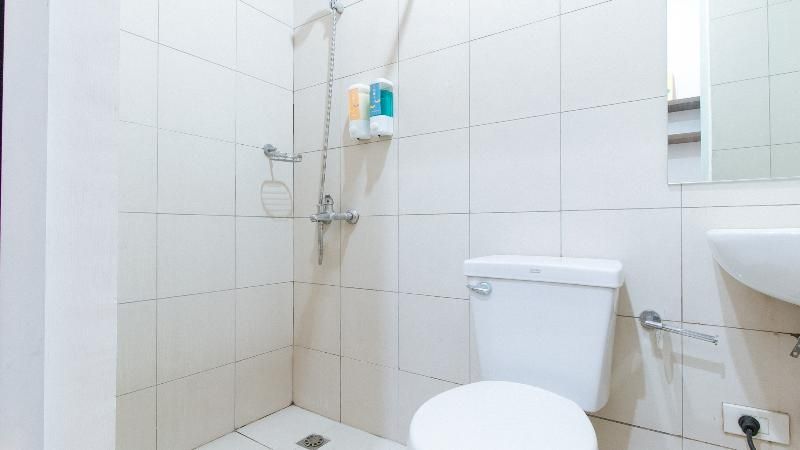 Sans Hotel Laperal Manila - Vaccinated Staff 3