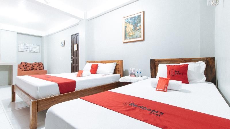 RedDoorz near Pasay Rotonda 3