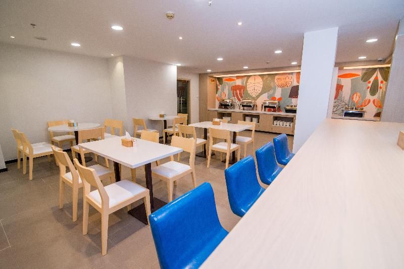 Hanting Hotel (Wuxi Center 66) 2