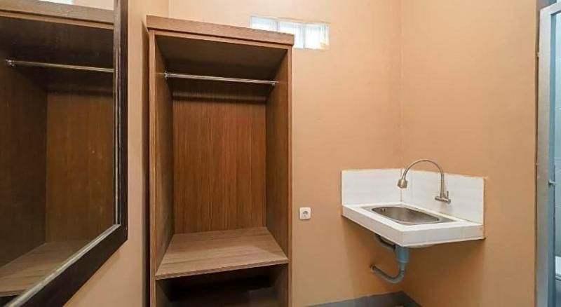 Formerly RedDoorz Syariah @ Bulak Kapal 2