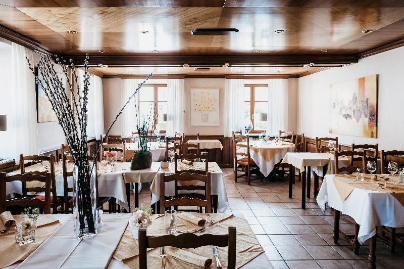 Logis Hotel Au Lion Rouge 3