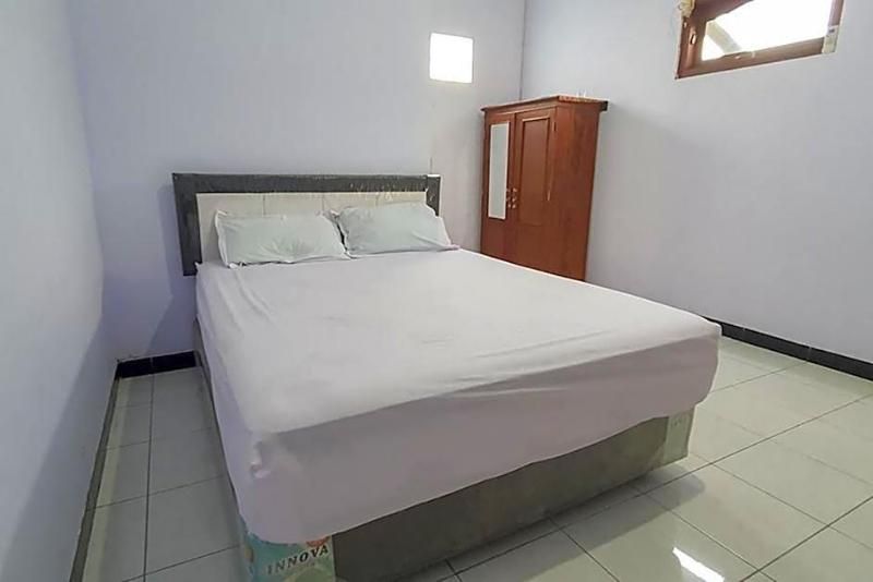 Angrumba Family Homestay Near Rsud Caruban 3