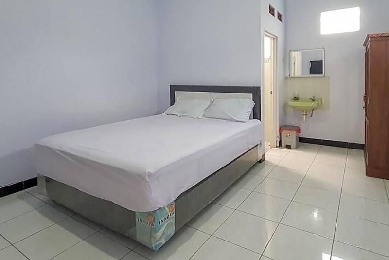 Angrumba Family Homestay Near Rsud Caruban 1