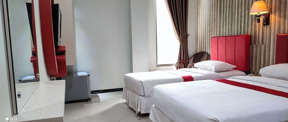 QUEEN CITY HOTEL 2