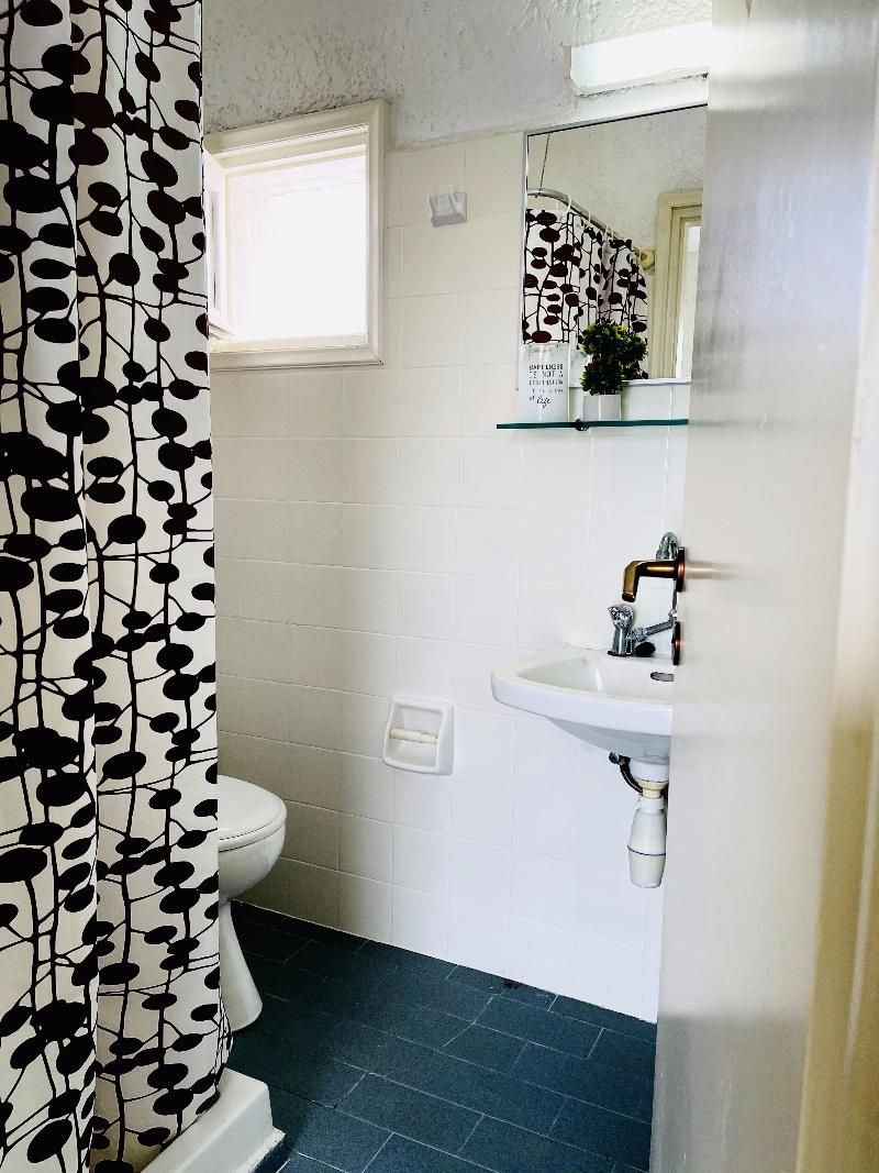 Semiramis Poolside 2