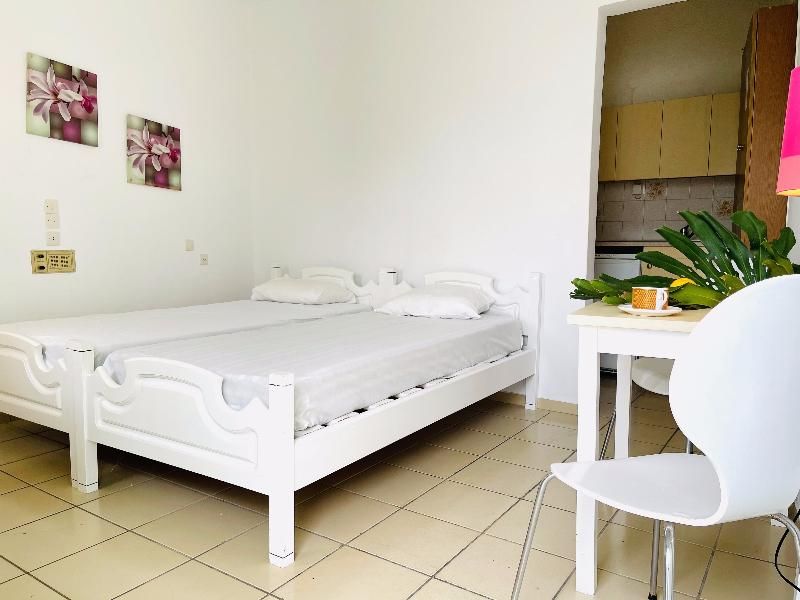 Semiramis Poolside 3 estrelas em Piskopianon