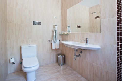 Hostal T4 3