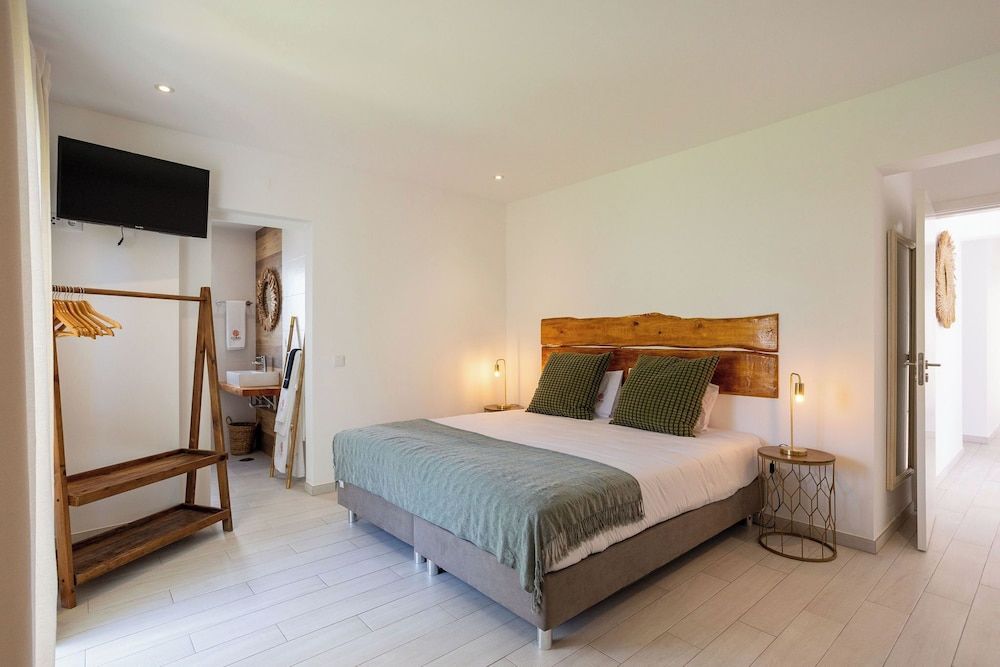 Coral Botique Suites 3