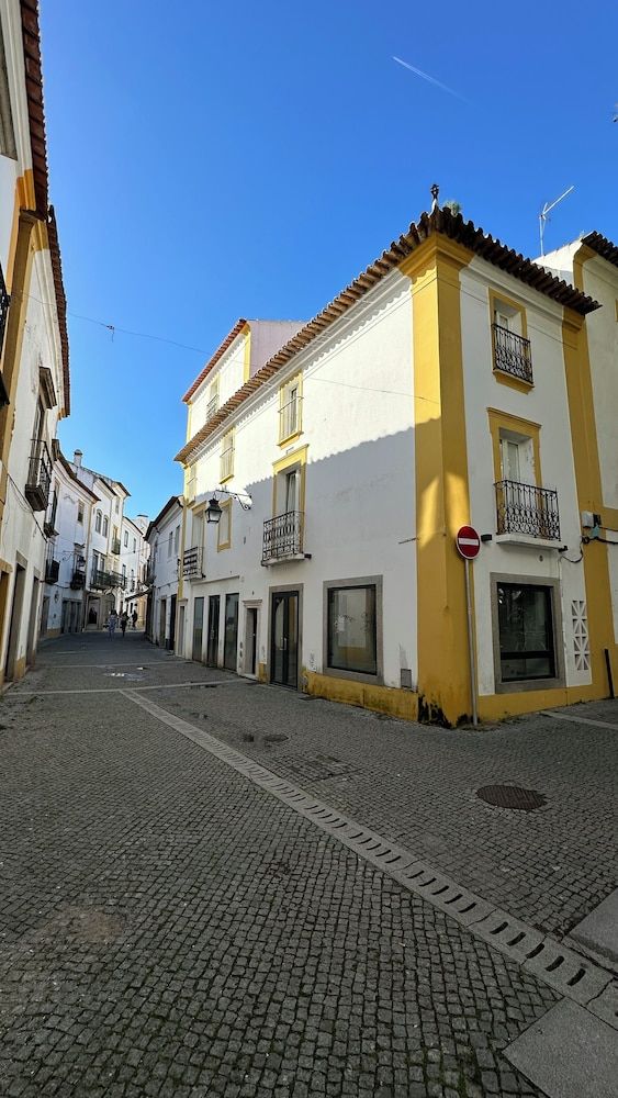 Largo Inn Suites Evora 1