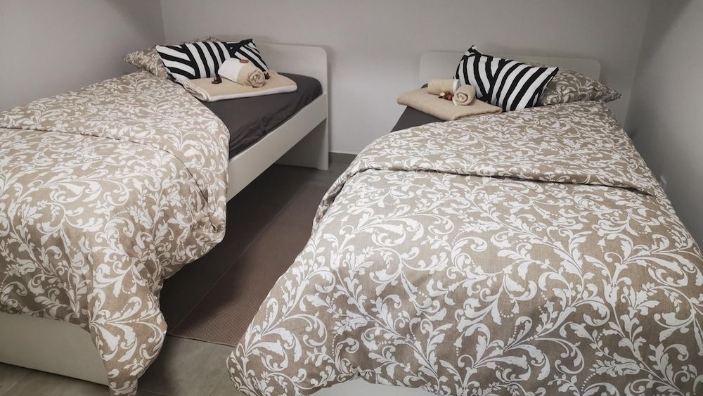 Private Couple Room On Caparica Poshtel 3