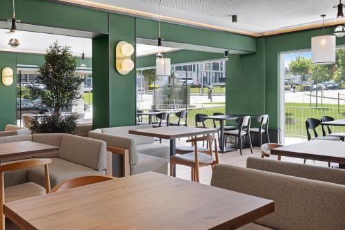 B&B HOTEL Santiago Milladoiro 3