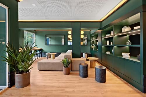 B&B HOTEL Santiago Milladoiro 2