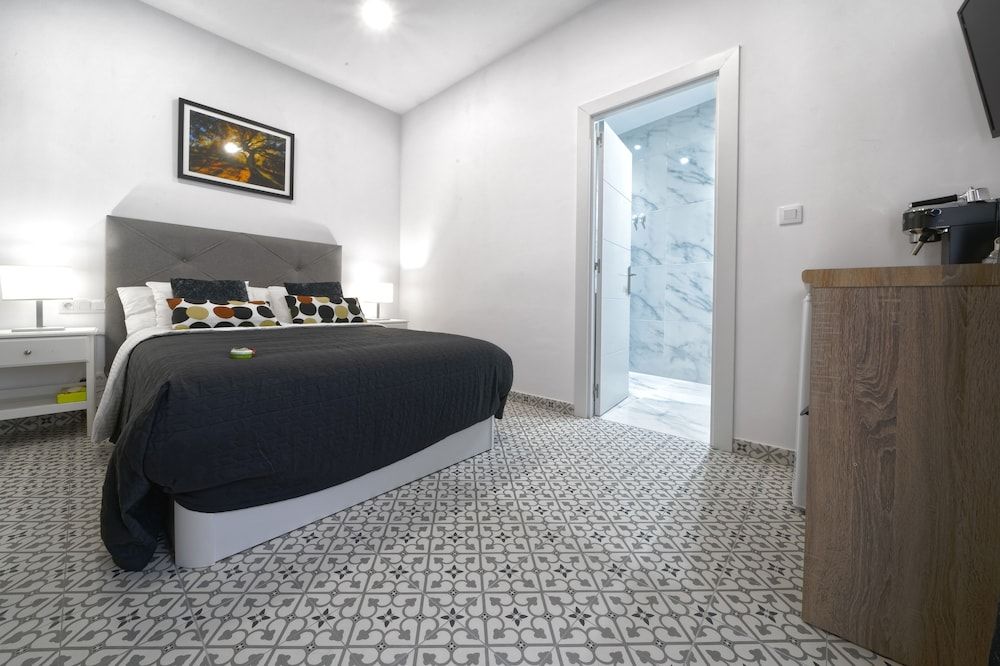 CASA VERDE Comfortable Air-Conditioned 2