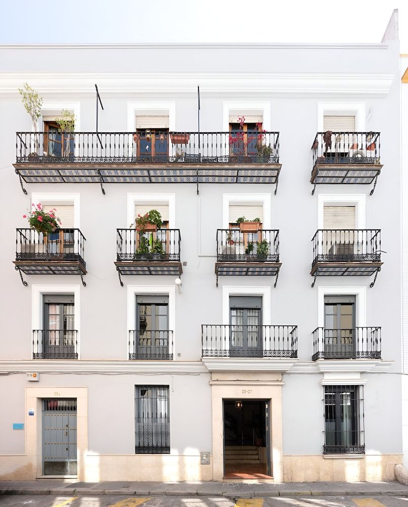 ELEVEN Apartments Real de la Carretería, by Homing U 1