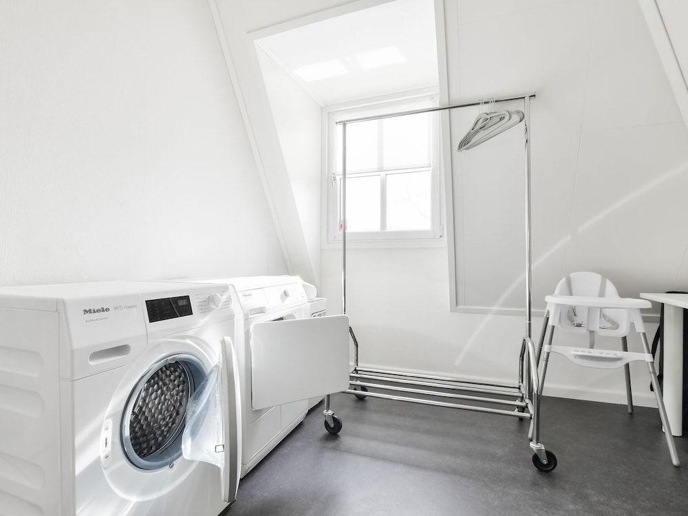 Great Holiday Home at the Efteling with Heated Swimming Pool & Hot Tub 3