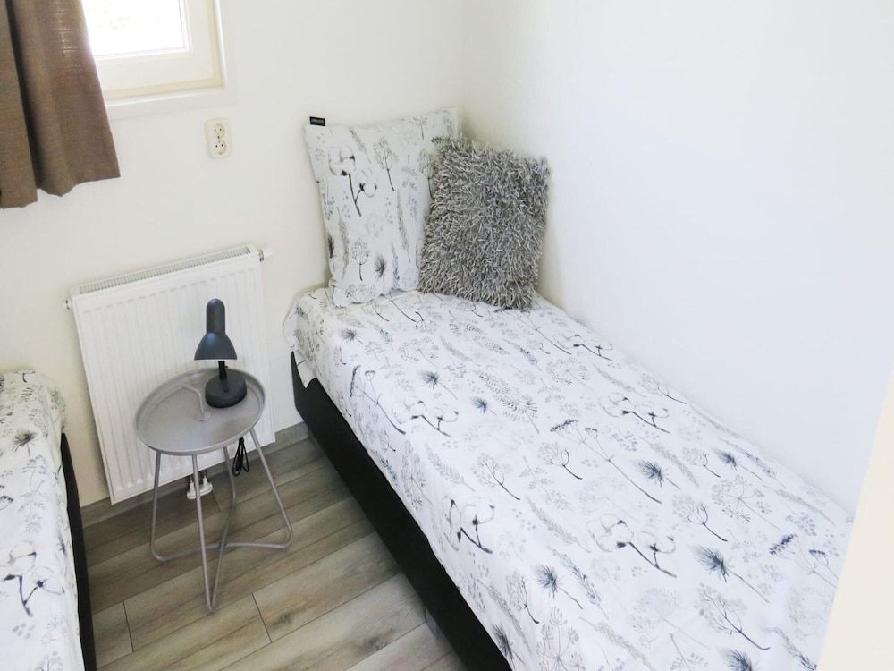 Comfy Chalet With Dishwasher, the Efteling at 2 km 3