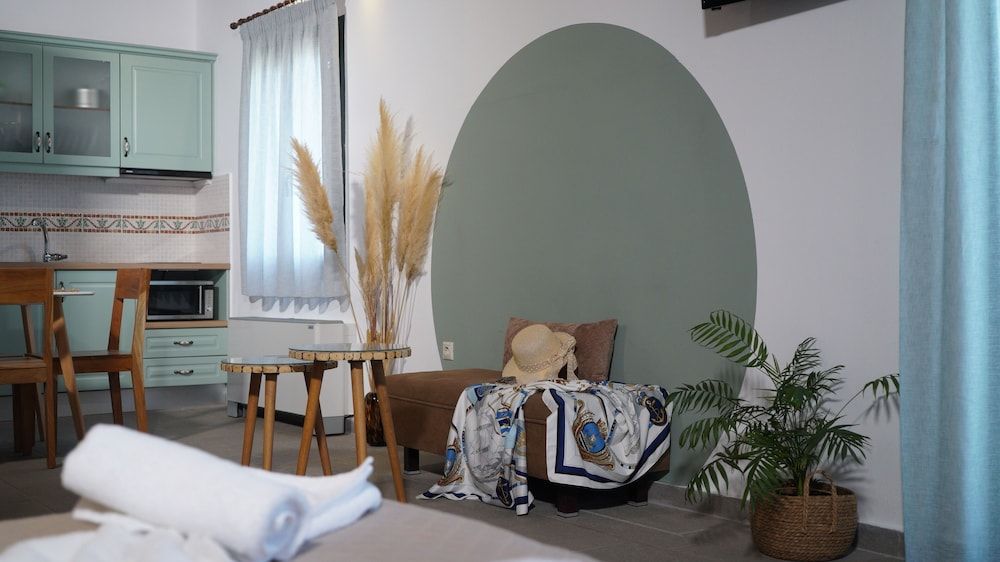 Lithoessa Traditional Rooms 3