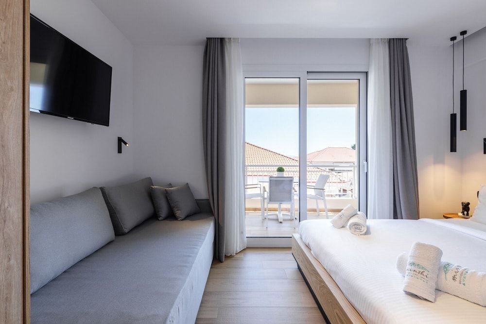 Kentro Luxury Suites 3