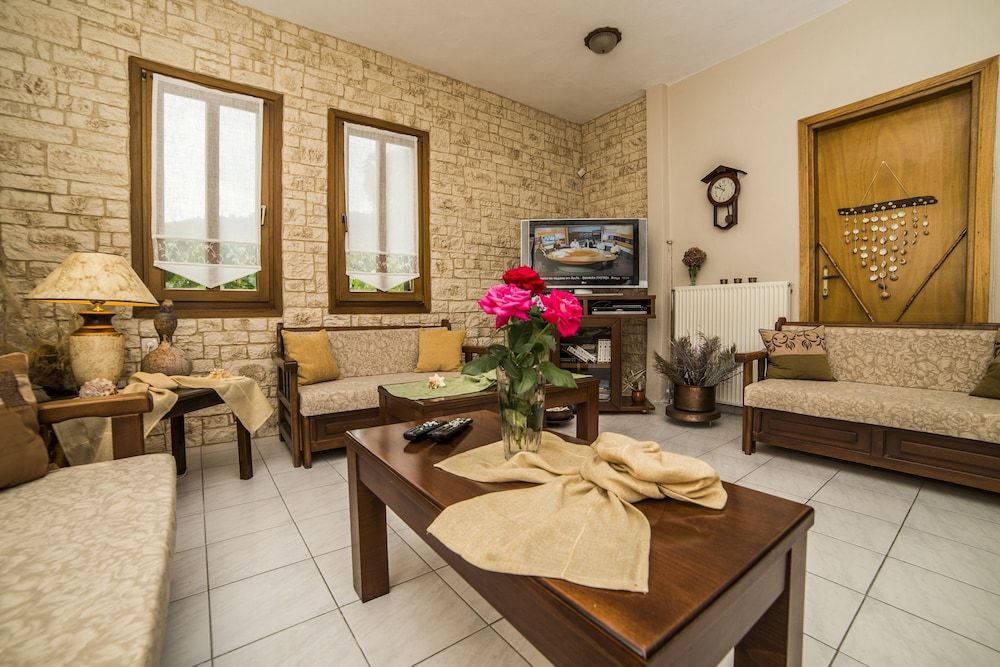 Hotel Agnadi-Horefto 2